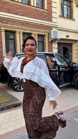 Nilufar Usmonova Instagram - Hayyara! Yangi dvijeniya qani kettik #hayyara
Bocha trebddasiz, Olim akam orada sekin😂