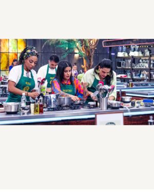 Nina Caicedo Instagram - No se lo esperaban verdad?🥺🥺 yo tampoco, llegué a pensar que avanzaría más, pero así es el juego, un error te deja fuera de la competencia, no me queda más que agradecerles a todos los que de alguna manera me enviaron vibras positivas, de verdad que había momentos duros, pero ustedes me levantaron, competí con el corazón, aprendí montones y me voy cuando más estaba disfrutando!
Gracias a Dios, a mi papá @nino_caicedo que todas las mañanas me hablaba de la importancia de agradecer y de seguir firme, gracias a mi bro del alma @anddycaicedo por sus palabras cuando lo llamaba llorando a decirle que estaba cansada, a mi mamá por sus palabras de aliento, gracias enormes a mis chefs Alejandro y @ruthy_arenas por sus conocimientos gracias a ellos tuve algunas buenas preparaciones, pines, cachetes, felicitaciones etc 🫀Gracias a mis queridos Chefs @nicodezubiria @jorge.rausch @adriamarina a mi hermosa @claudiabahamon por el cariño y muchos abrazos que me dio, gracias a mis compañeros del alma que tanto reímos y sufrimos jajajaja gracias a @masterchefcelebrityco gracias @canalrcn estuve viva, fui plenamente feliz!