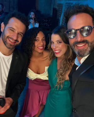 Nina Caicedo Instagram - Tenemos @masterchefcelebrityco 🏆🪅🎈🎉 felicitaciones @paolareyactriz siempre excelente desde el día 1!
Ahora si se acabó esto!
Styling: @isazaenlacasa
Mi outfit ❤️ @adrianacapassocr