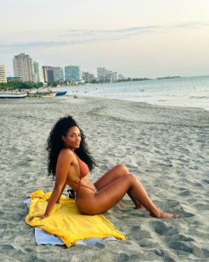 Nina Caicedo Instagram - 🤎