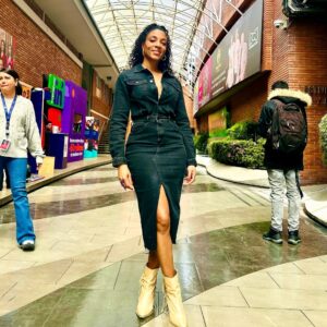 Nina Caicedo Instagram - Gracias por sus mensajes, hay mucha gente bonita ❤️!
Hoy gira de medios por el canal @canalrcn
Gracias @andreasanchezdesign por mi pinta sabrosa, me sentí como una reina 👸🏾 ❤️🔥🤎🤎🤎❣️