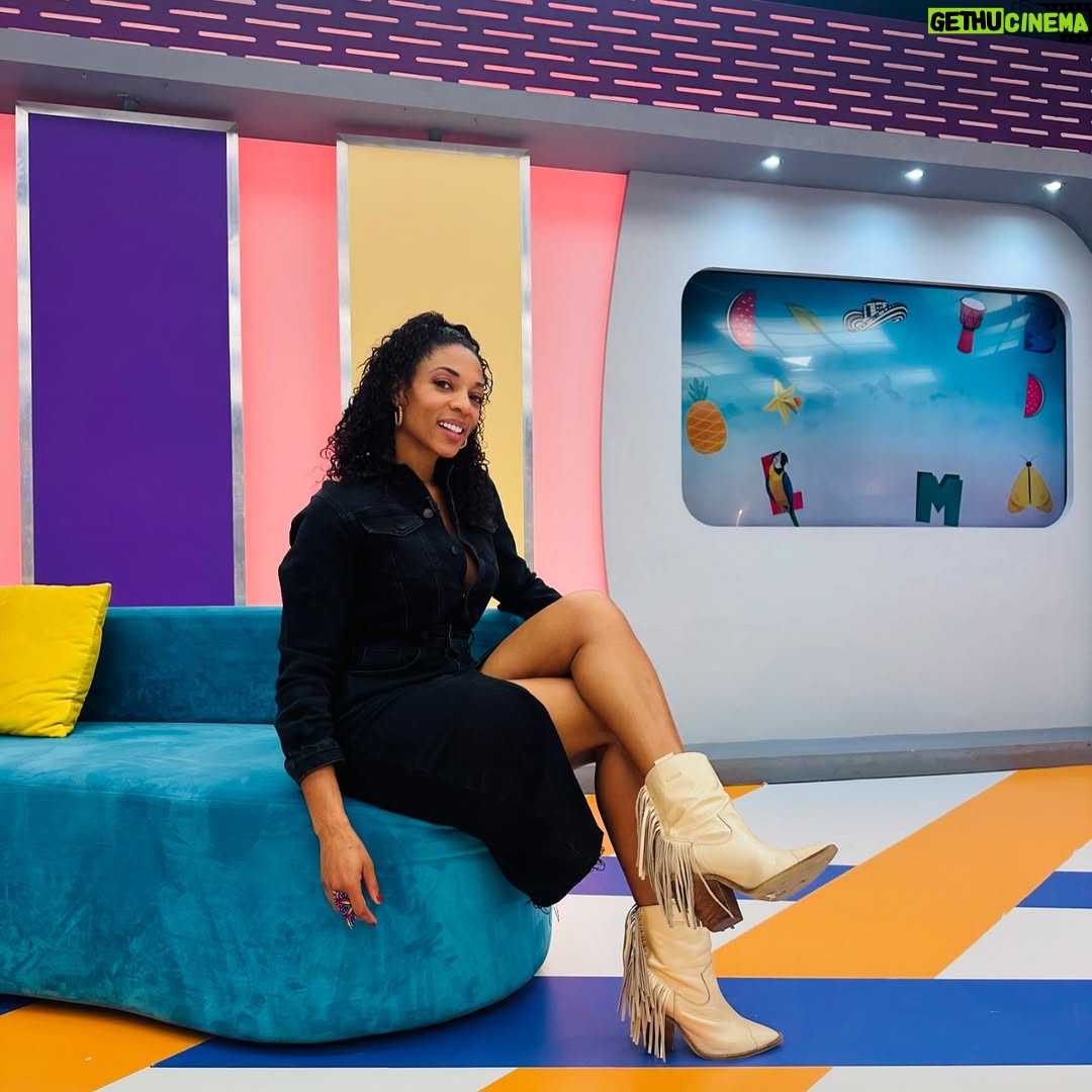 Nina Caicedo - 13K Likes - Gracias por sus mensajes, hay mucha gente bonita ❤️! 

Hoy gira de medios  por el canal @canalrcn 

Gracias @andreasanchezdesign por mi pinta sabrosa, me sentí como una reina 👸🏾 ❤️‍🔥🤎🤎🤎❣️