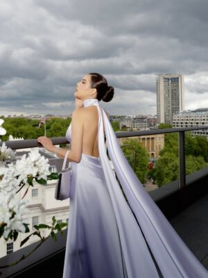 Nina Maghrabi Instagram - A breathtaking view from a breathtaking spot📍@thepeninsulalondonhotel 🤍
Styled by @musaed.d
Dress @wona_concept from @esposagroup
Glam @zainab.london @naradkutowaroo
Jewellery @swarovski
📸 @kitana_photography