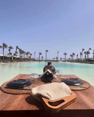 Nina Maghrabi Instagram - Messy hair and sun-kissed skin 🏖️
