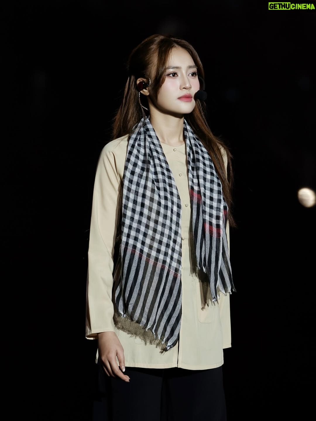 Ninh Duong Lan Ngoc - 31.4K Likes - Hoà bình đẹp lắm ❤️