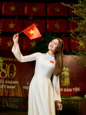 Ninh Duong Lan Ngoc Instagram - Còn gì đẹp hơn người con gái Việt trong tà áo dài Việt Nam 🇻🇳
#ninhduonglanngoc #quockhanh2025 #A80