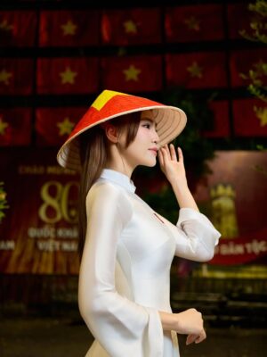 Ninh Duong Lan Ngoc Instagram - Còn gì đẹp hơn người con gái Việt trong tà áo dài Việt Nam 🇻🇳
#ninhduonglanngoc #quockhanh2025 #A80