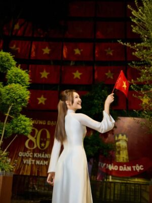 Ninh Duong Lan Ngoc Instagram - Còn gì đẹp hơn người con gái Việt trong tà áo dài Việt Nam 🇻🇳
#ninhduonglanngoc #quockhanh2025 #A80
