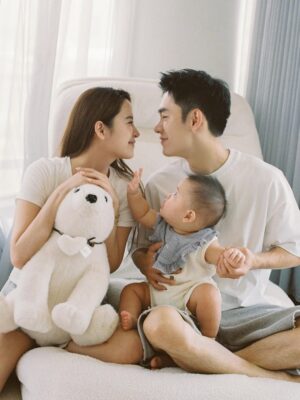 Nini Ouyang Instagram - 親愛的睦mu
8個月快樂~時間過得快呀!
怎麼一下就長那麼大了~
這8個月每天爸爸媽媽有你都加倍快樂ʕ •ᴥ•ʔ
以後一起創造更多幸福回憶唷🕺🏻
#niniouyang2025