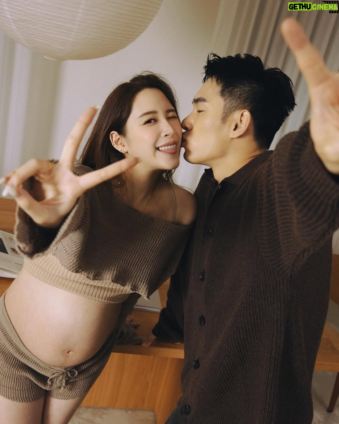 Nini Ouyang - 24.7K Likes - 第二套是這種毛衣冬天溫暖的感覺？
每一張的Pose都是我找範例給老張看
不然他真的很尬😂😂

配上他最愛的Rose的新歌
因為肚子裡的是男寶寶～
所以目前我還是他的Number one girl ☝🏻🥇

#niniouyang2024