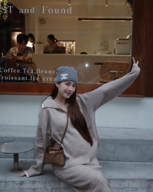 Nini Ouyang Instagram - 大肚子帶貓貓🐈⬛跑咖☕️的日子
在月中最想念他們了😭😭
#niniouyang2024