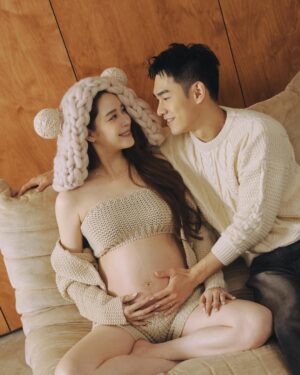 Nini Ouyang Instagram - 這次本來想說有拍了生活照
就不進棚拍孕婦寫真了(最懶孕婦😹)
後來想想怕自己後悔!還是拍了~
一共花了2小時就拍完5套
每一套都好喜歡~之後再來慢慢跟大家分享!
還發現自己竟然是企劃高手?從我的衣服老張的衣服~
(他只要帶妝髮到現場就好了)
到整個風格跟場地~都是我一手策劃 🥰
拍完覺得幸好有拍!以後就可以拿給兒子看~
你看這是媽媽懷你的時候,你在媽媽肚子裡唷👶🏻
第一個look分享給你們🥹