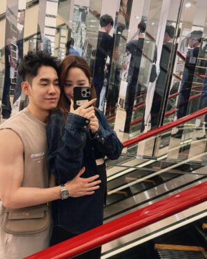 Nini Ouyang Instagram - 回顧去年8月帶著5個多月的睦在肚子裡
一起去了東京🫶🏻
下一次去就是帶著睦一起去了!!
那時候肚子小小的
比現在還小😂
#niniouyang2025