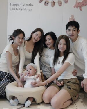 Nini Ouyang Instagram - 4個月收涎趴踢大成功!👶🏻
大家都從不同地方過來幫Nosen慶祝
謝謝娜姨主持這次的party❤️
Happy Nosen's day
#niniouyang2025