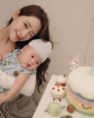 Nini Ouyang Instagram - 4個月收涎趴踢大成功!👶🏻
大家都從不同地方過來幫Nosen慶祝
謝謝娜姨主持這次的party❤️
Happy Nosen's day
#niniouyang2025