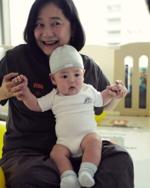 Nini Ouyang Instagram - 4個月收涎趴踢大成功!👶🏻
大家都從不同地方過來幫Nosen慶祝
謝謝娜姨主持這次的party❤️
Happy Nosen's day
#niniouyang2025