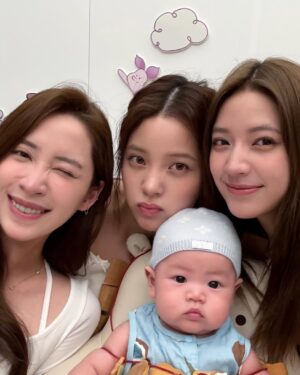 Nini Ouyang Instagram - 4個月收涎趴踢大成功!👶🏻
大家都從不同地方過來幫Nosen慶祝
謝謝娜姨主持這次的party❤️
Happy Nosen's day
#niniouyang2025