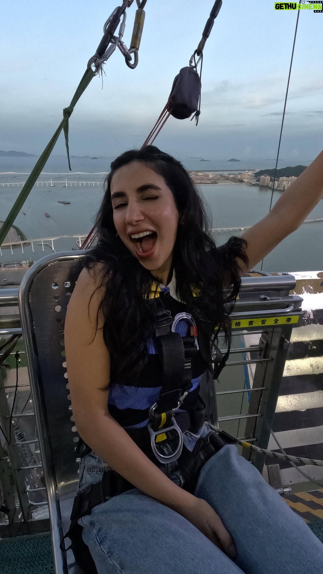 Nish Hair - 8.3K Likes - I did world’s highest bungee jump wearing nish hair 

2 gimme some volume wefts - Natural Black / 18inch - 3 clip & 2 clip weft

#nishhair #hongkonghairextensions #nishhairkimalkin #macaubungeejump #bunjeejump #thrillseeker
