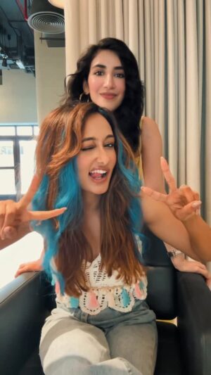 Nish Hair Instagram - The Malkin Mashup! How do you always make me look so good @nishhair @gulati06 ?🥹❤️
@excel_comms
{Hair, Hairstyle, hairextensions, mashup, Bollywood, Makeup, Transformatiom, Glowup, Selfcare, Katy Perry, Singer, Artist, Actor, Marketing, Sharktank}