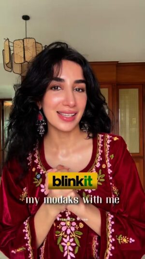 Nish Hair Instagram - Dost ke ghar Ganpati darshan ke liye ja rahe ho? Nish Hair ke modaks bhool na mat!
Order on Blinkit & get them in just 10 minutes
#nishhair #nishhairkimalkin #hairextensions #cliponbun #ganpati #ganpatibappa