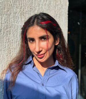 Nish Hair Instagram - Bored of your regular look? Clip in some #Strandouts and instantly add that splash of colour. Shop now on Blinkit, Amazon, Myntra & nishhair.com
#nishhair #nishhairkimalkin