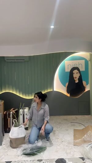 Nish Hair Instagram - At this point i can say - malkin banne se pehle majdoor ban na zaruri hai aur deadlines woh kya hoti hain…. Last minute tak lage raho malkins
#malkinera #nishhair #bangalorestore #nishhairkimalkin #malkin #bengaluru #hairextensionsbangalore