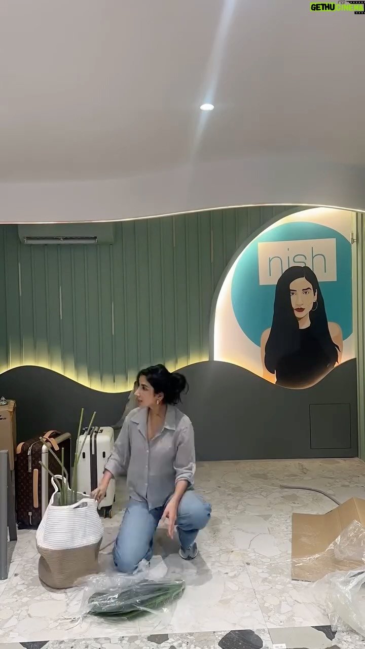 Nish Hair - 4.3K Likes - At this point i can say - malkin banne se pehle majdoor ban na zaruri hai aur deadlines woh kya hoti hain…. Last minute tak lage raho malkins 

#malkinera #nishhair #bangalorestore #nishhairkimalkin #malkin #bengaluru #hairextensionsbangalore