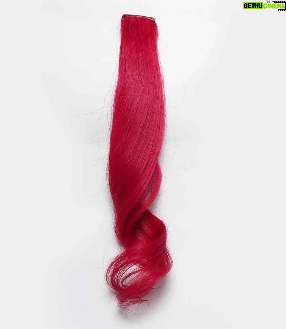 Nish Hair - 3K Likes - Bored of your regular look? Clip in some #Strandouts and instantly add that splash of colour. Shop now on Blinkit, Amazon, Myntra & nishhair.com

#nishhair #nishhairkimalkin