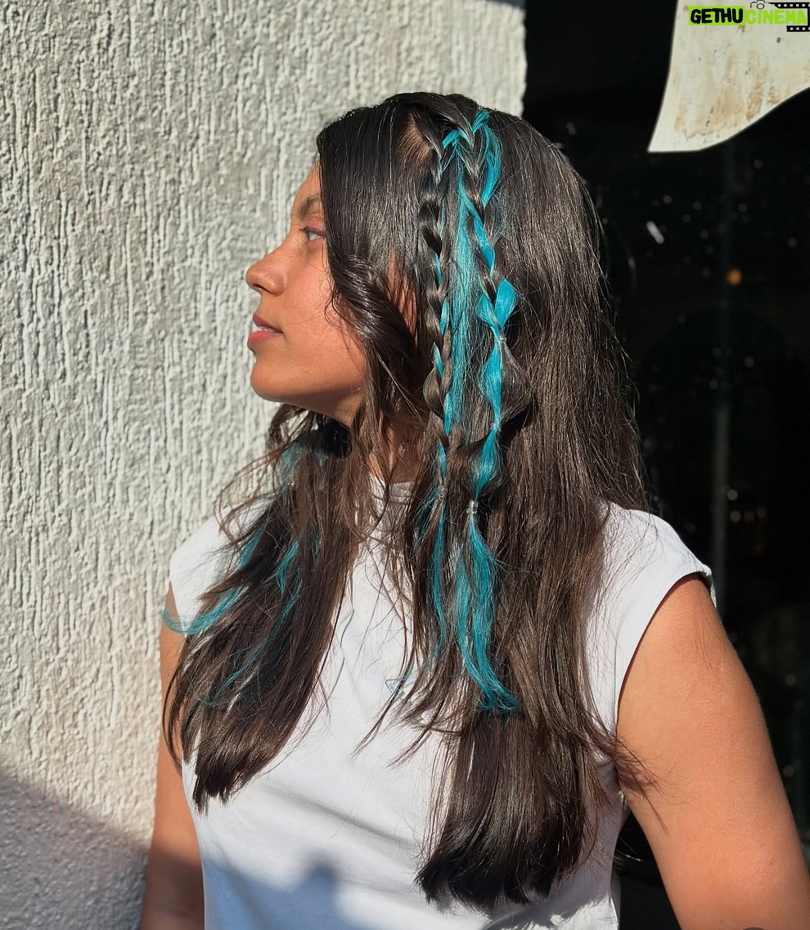 Nish Hair - 3K Likes - Bored of your regular look? Clip in some #Strandouts and instantly add that splash of colour. Shop now on Blinkit, Amazon, Myntra & nishhair.com

#nishhair #nishhairkimalkin