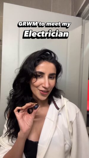 Nish Hair Instagram - Bangs with scalp is my saviour on days I don’t want to wash my hair. Best hack for us lazy or (busy) girlies
#nishhair #nishhairkimalkin #bangswithscalp #hairtopper
