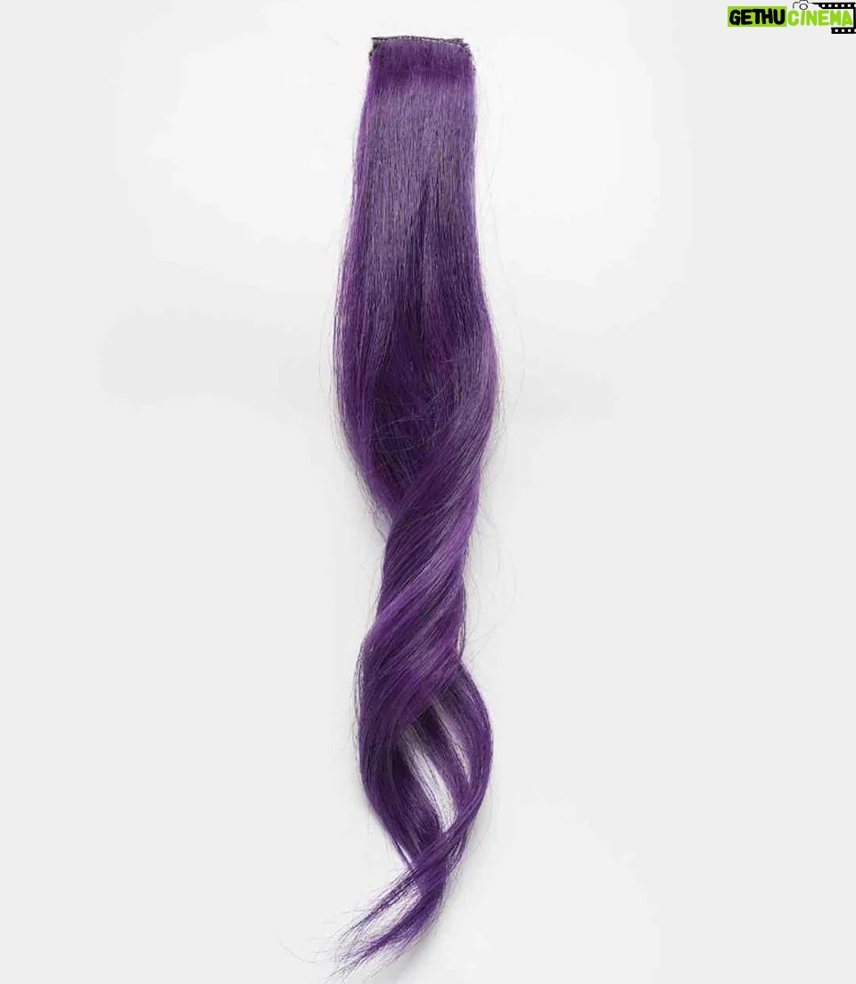 Nish Hair - 3K Likes - Bored of your regular look? Clip in some #Strandouts and instantly add that splash of colour. Shop now on Blinkit, Amazon, Myntra & nishhair.com

#nishhair #nishhairkimalkin