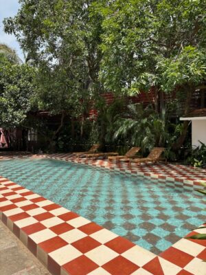 Nish Hair Instagram - Malkin & Malik have officially arrived in Goa🩵
The Nish Hair store opens its doors today at 6 PM. Come stop by, try our products, and celebrate with us
#nishhair #nishhairkimalkin #nishhairgoa #hairextentions