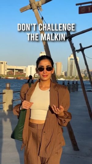 Nish Hair Instagram - Well Malkin can make any boring hair style into a happening one, so don’t challenge her
#nishhair #nishhairkimalkin #nishhairdubai #curlytopknot