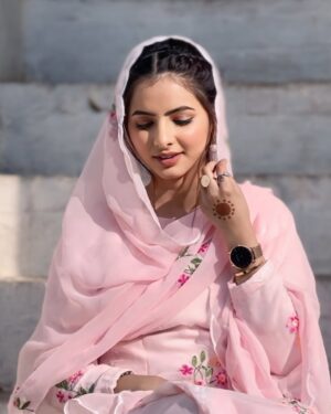 Nisha Bhandari Instagram - 🌸