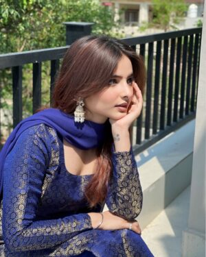 Nisha Bhandari Instagram - Gulaab jahi ne ❤️