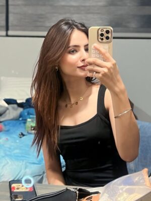Nisha Bhandari Instagram - 🖤