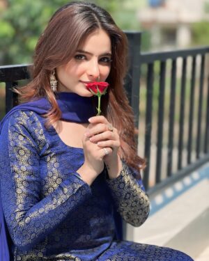 Nisha Bhandari Instagram - Gulaab jahi ne ❤️