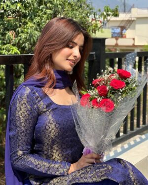 Nisha Bhandari Instagram - Gulaab jahi ne ❤️