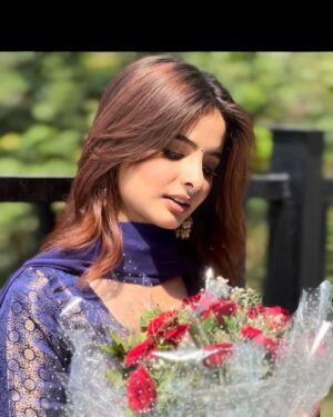Nisha Bhandari Instagram - Gulaab jahi ne ❤️
