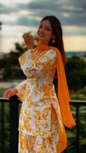Actress Nisha Bhandari HD Photos and Wallpapers September 2025