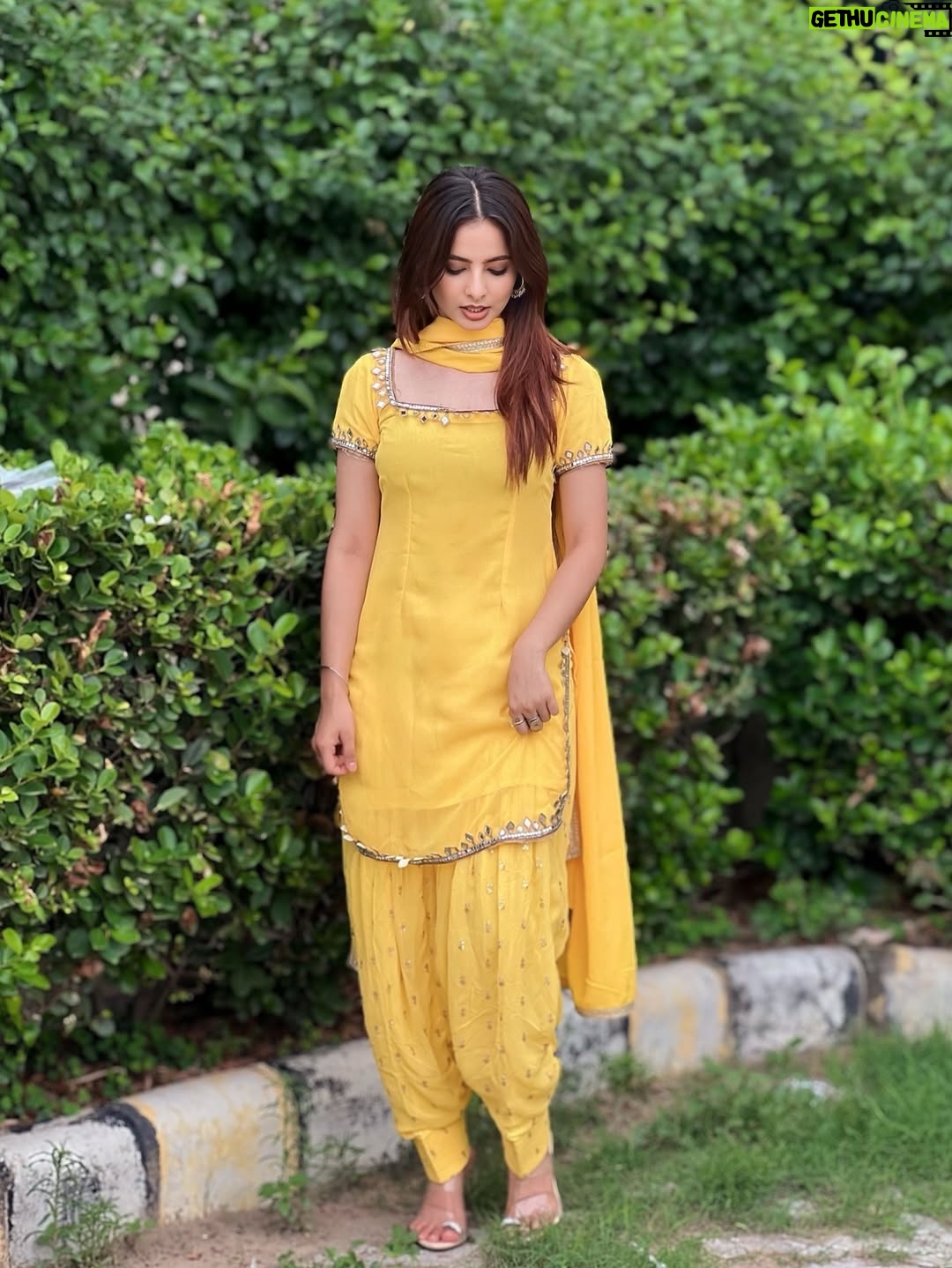 Nisha Bhandari - 23.7K Likes - 💛💛💛