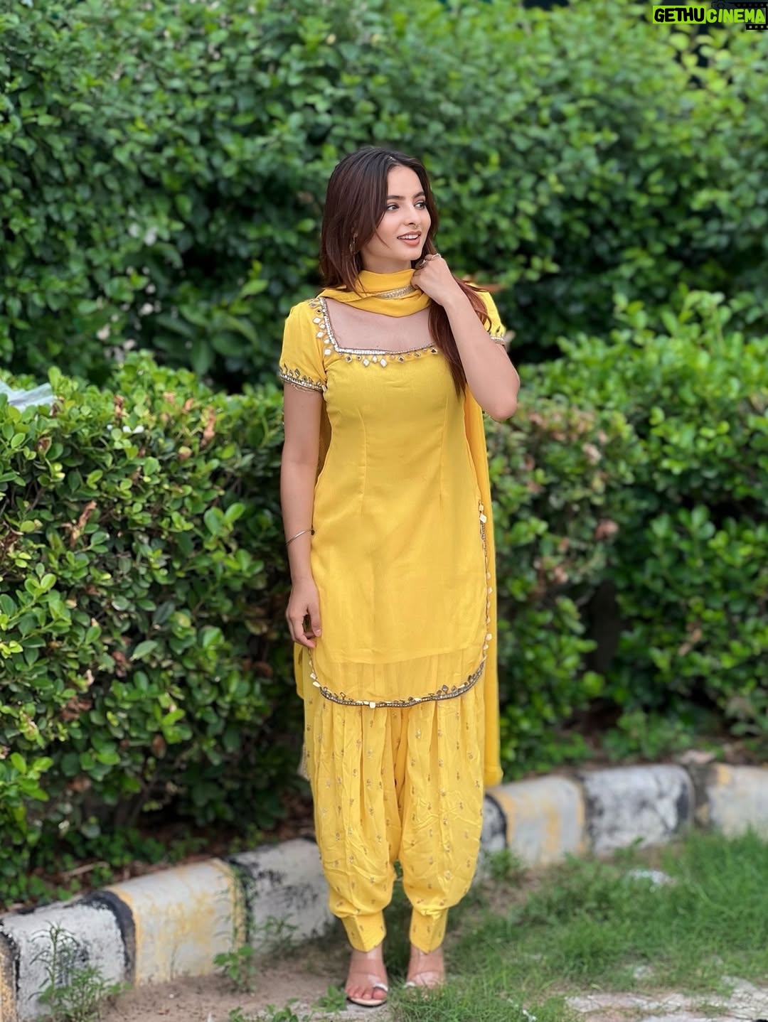 Nisha Bhandari - 23.7K Likes - 💛💛💛
