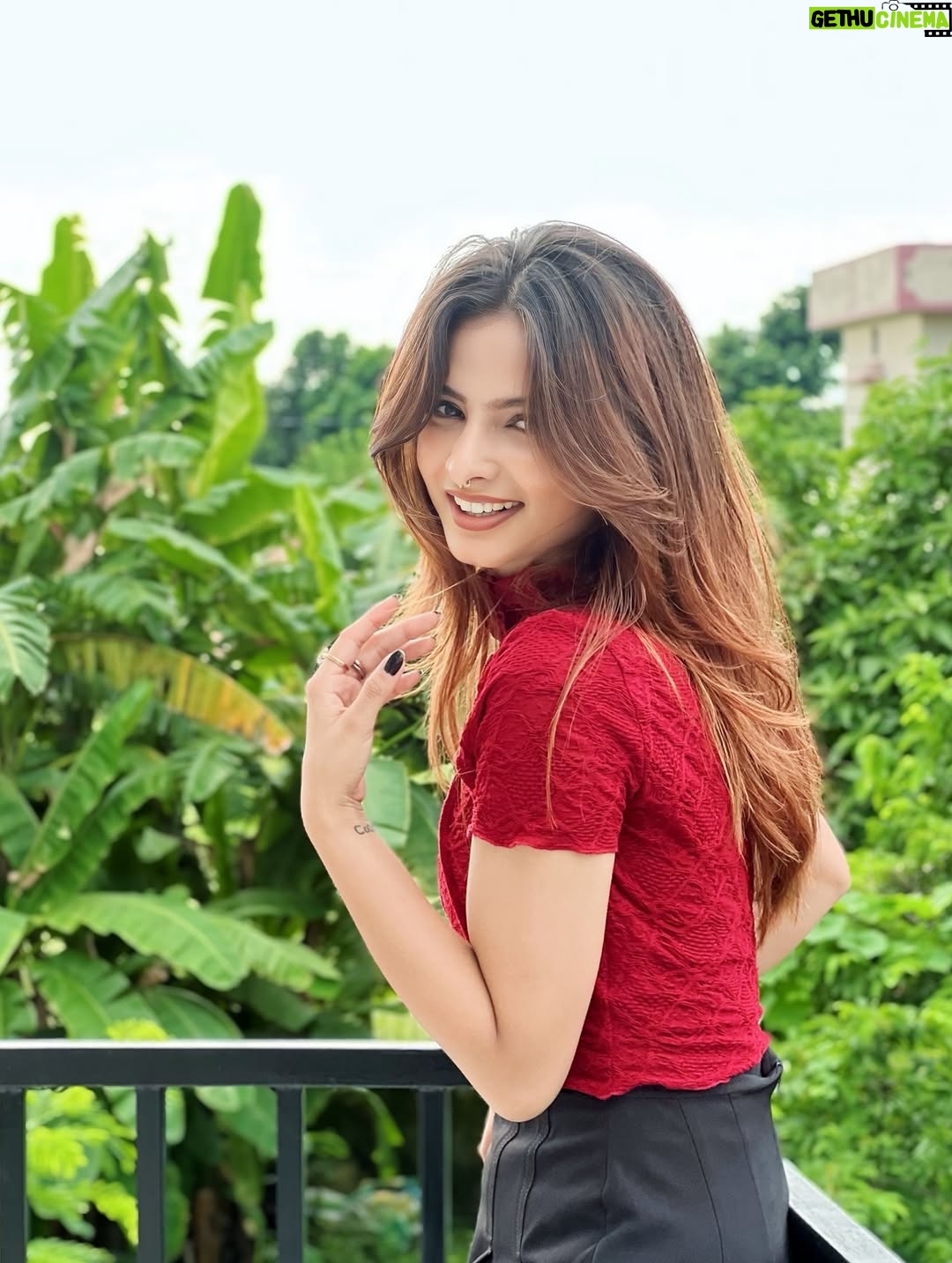 Nisha Bhandari - 16.7K Likes - 🍷