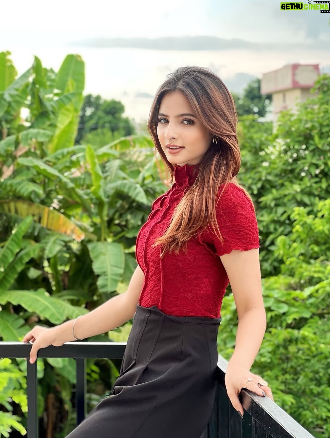 Nisha Bhandari - 16.7K Likes - 🍷