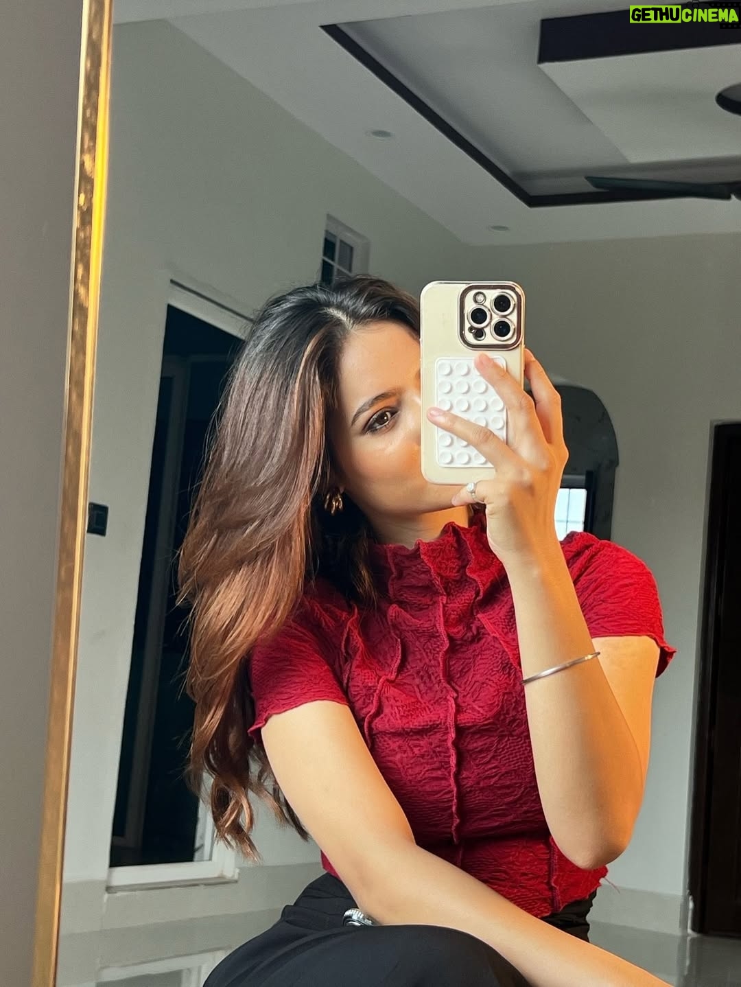 Nisha Bhandari - 16.7K Likes - 🍷