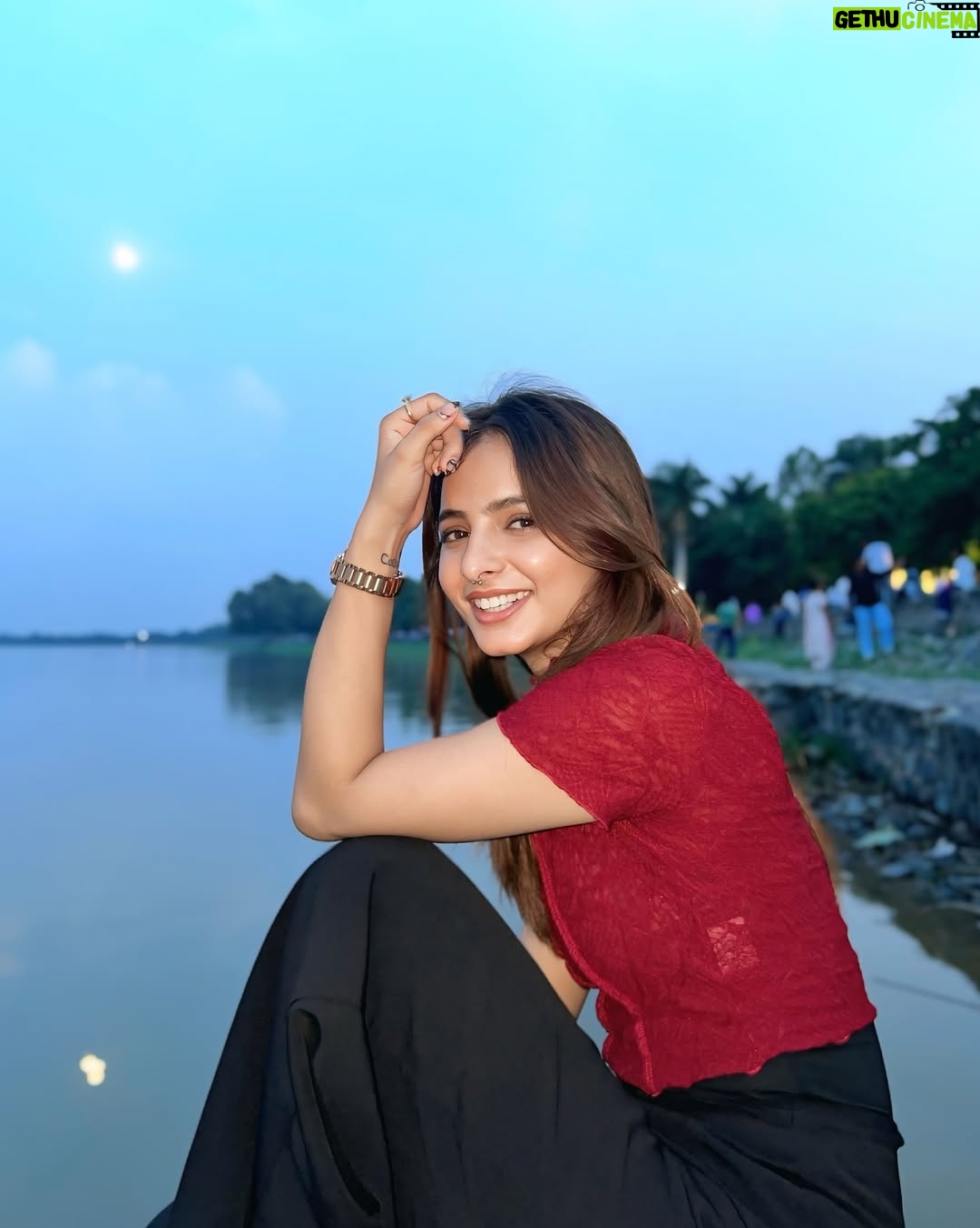 Nisha Bhandari - 21.2K Likes - 🌸🌸🌸🌸