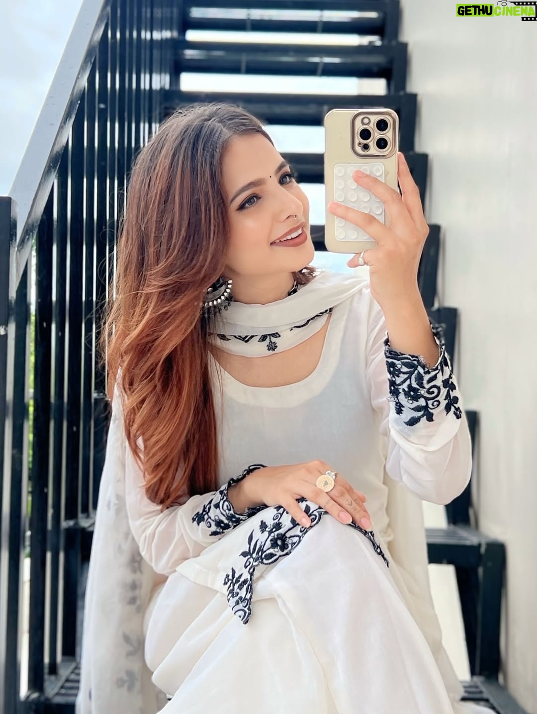 Nisha Bhandari - 20.6K Likes - Chitta suit paya ❤️