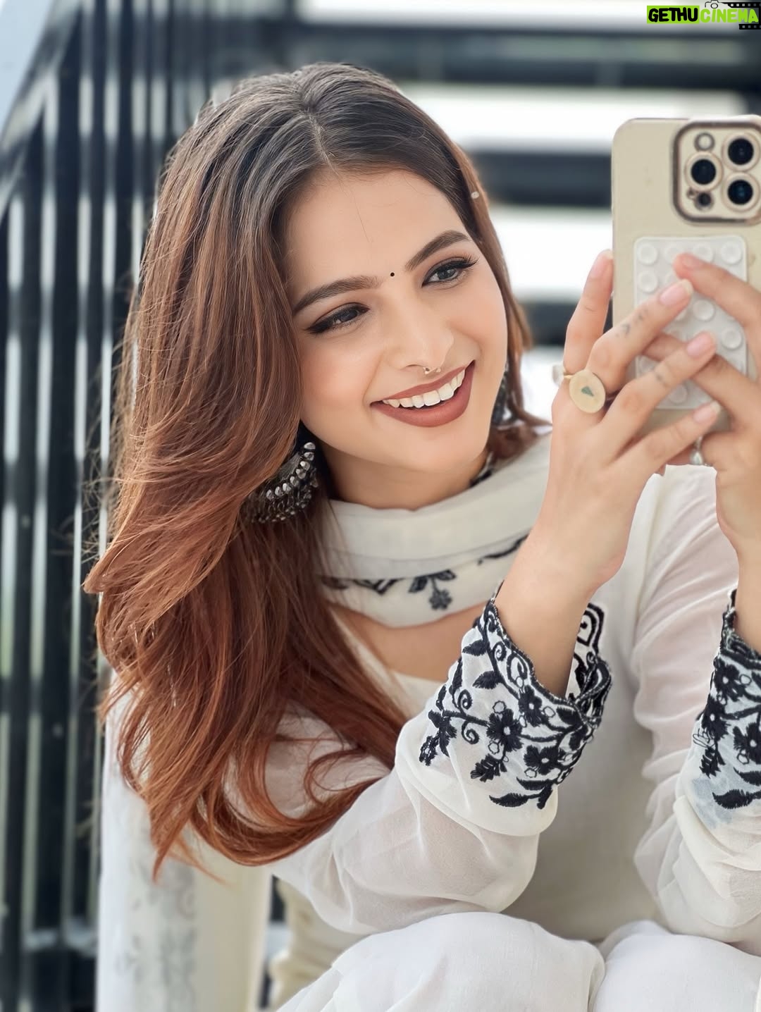 Nisha Bhandari - 20.6K Likes - Chitta suit paya ❤️