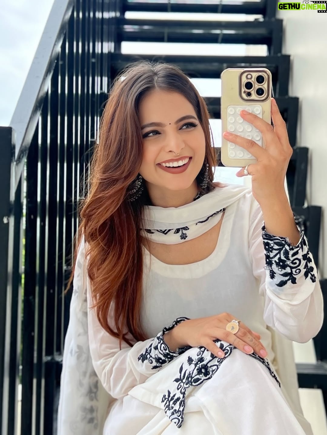 Nisha Bhandari - 20.6K Likes - Chitta suit paya ❤️
