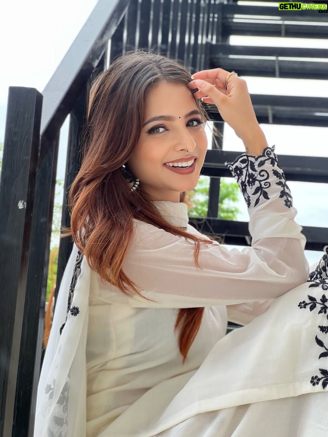 Nisha Bhandari - 20.6K Likes - Chitta suit paya ❤️